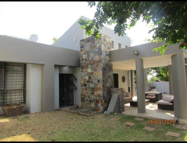 4 BEDROOM HOUSE FOR SALE IN FONTAINEBLEAU